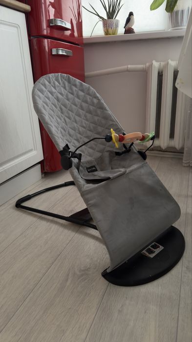 Продам шезлонг . Отличная вещь