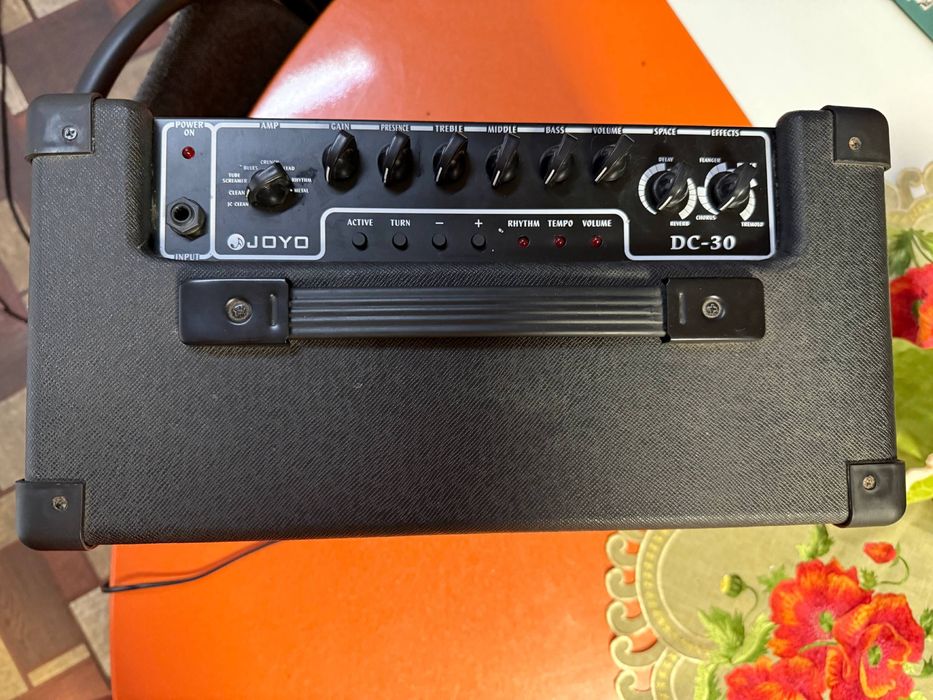 Гитарный комбоуслилитель JOYO-DC30