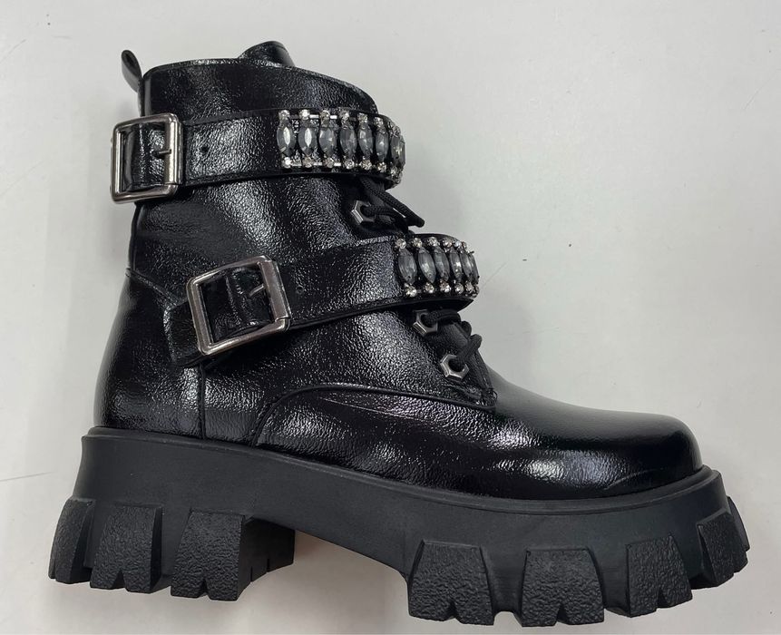 Разпродажба на боти и ботуши