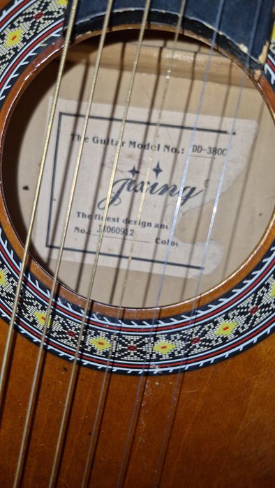 Продам гитару срочно