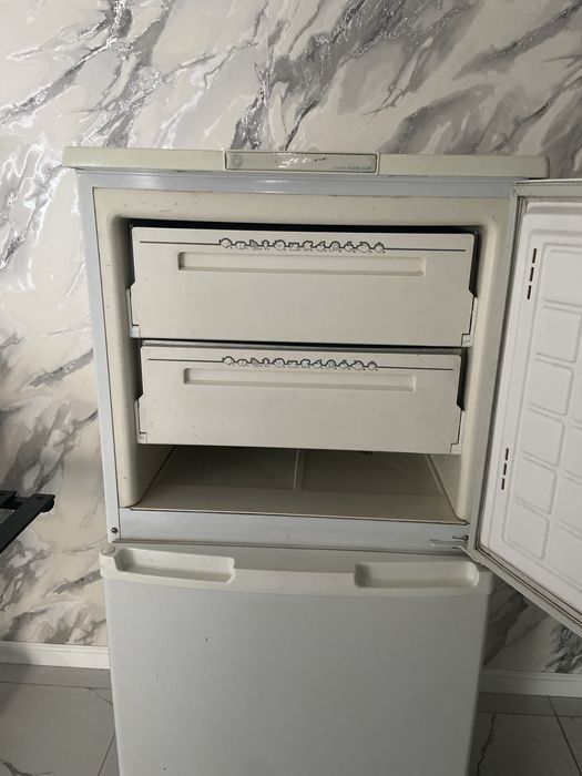 Холодильник Бирюса