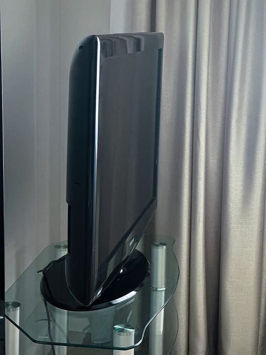 Продается телевизор Samsung 60*100 и тумба под нее