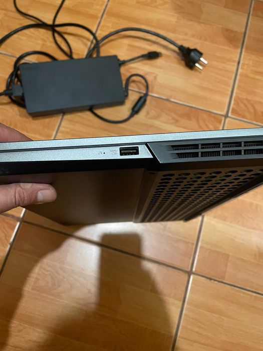 Lenovo Legion Y740-15IRH - GTX 1660Ti 6GB - i7-9750H - 16 GB DDR4 2666
