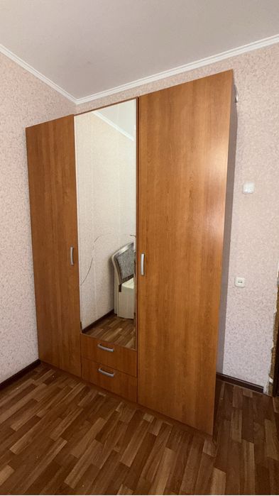 Продам шкаф (сломанно зеркало)