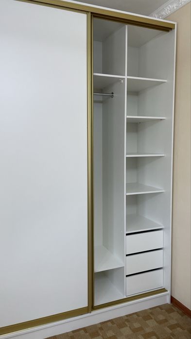 Продаю спальный гарнитур