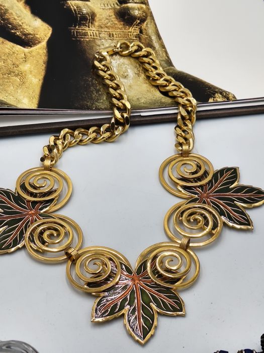 Масивно винтидж дизайнерско колие , перфектно състояние