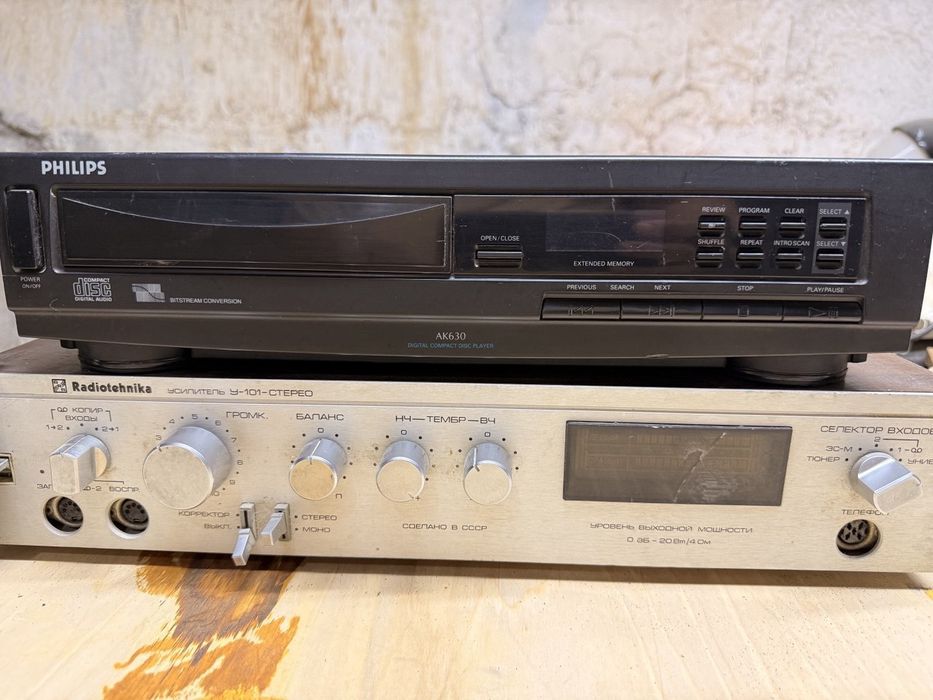 Не дорого CD проигрыватель Philips