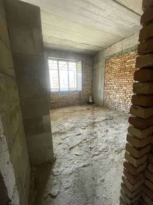 Poytaxt Gavhari коробка 100м2+20м2 терраса СРОЧНО ПРОДАЕТСЯ: Алайский