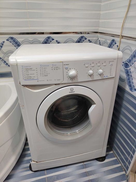 Стиральная машина Indesit - IWC6085 (Требует ремонта)