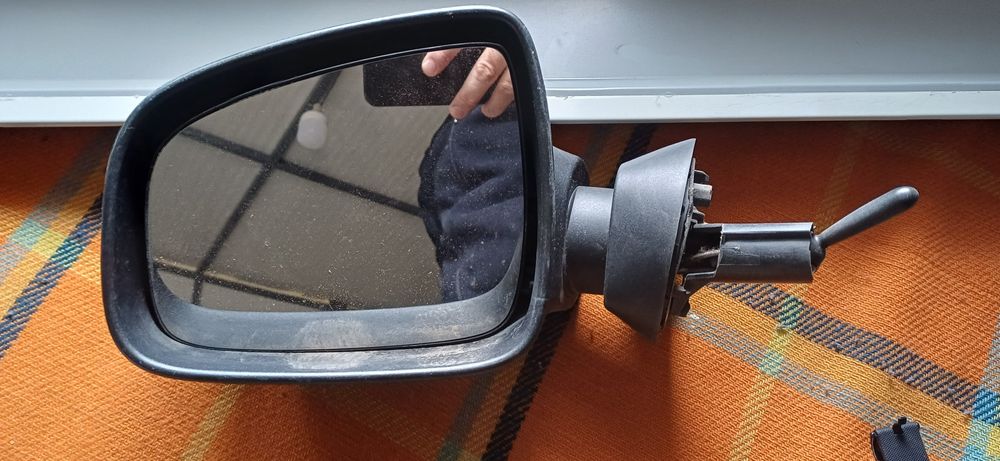 Vând oglinda Logan Mcv