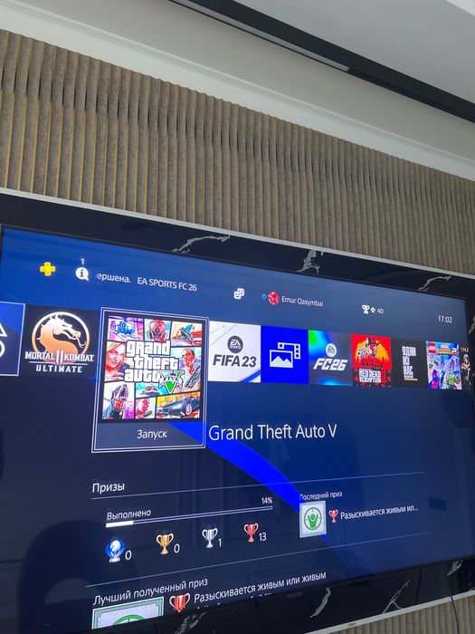 PS4 pro с 3 дисками и 2 джостика