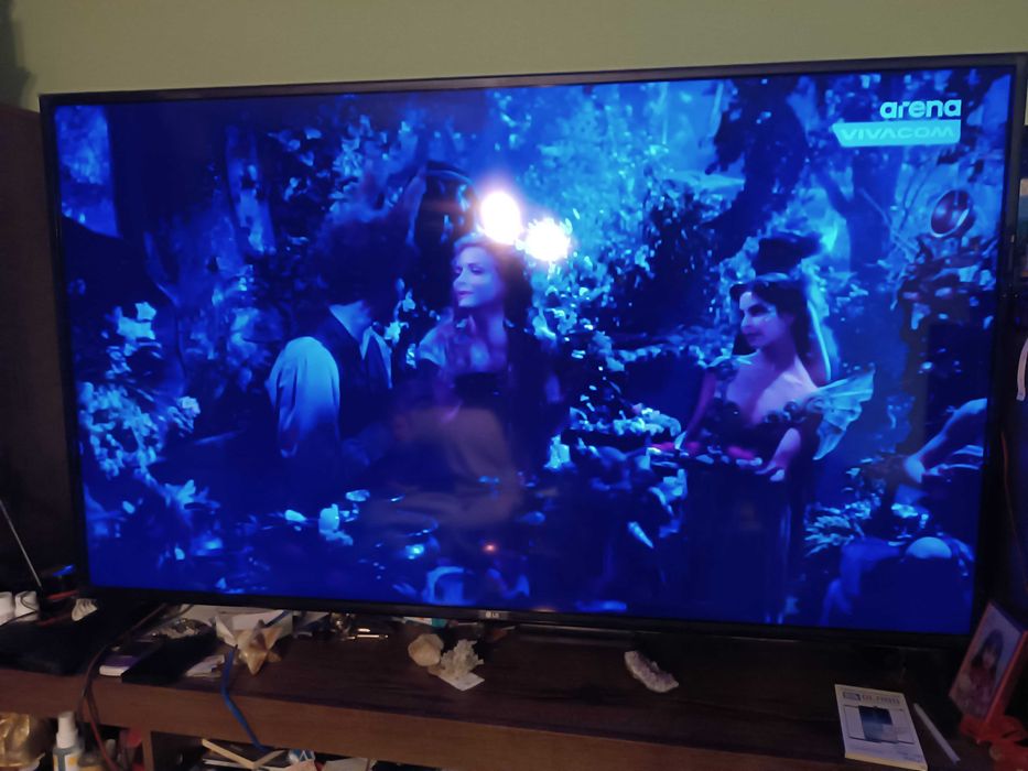 Продава телевизор LG 55 inch работещ HD  wi fi ,hdmi android, internet ,екрана има синкав оттенък. 55 евро