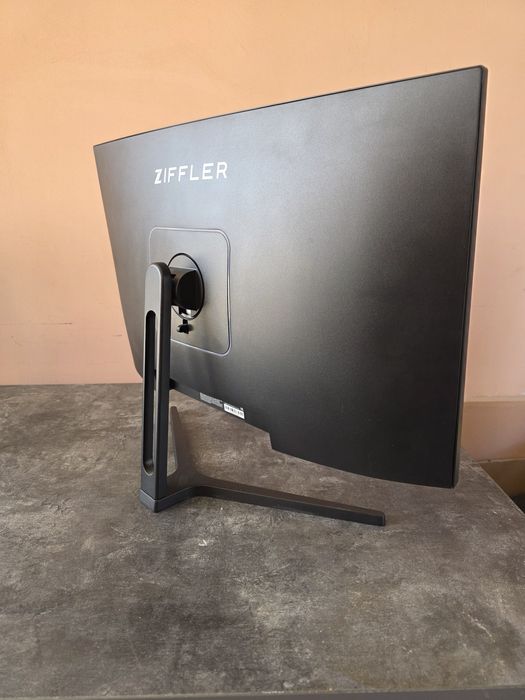 Монитор ZIFFLER 27 FHD 240hz. Curved. Как новый