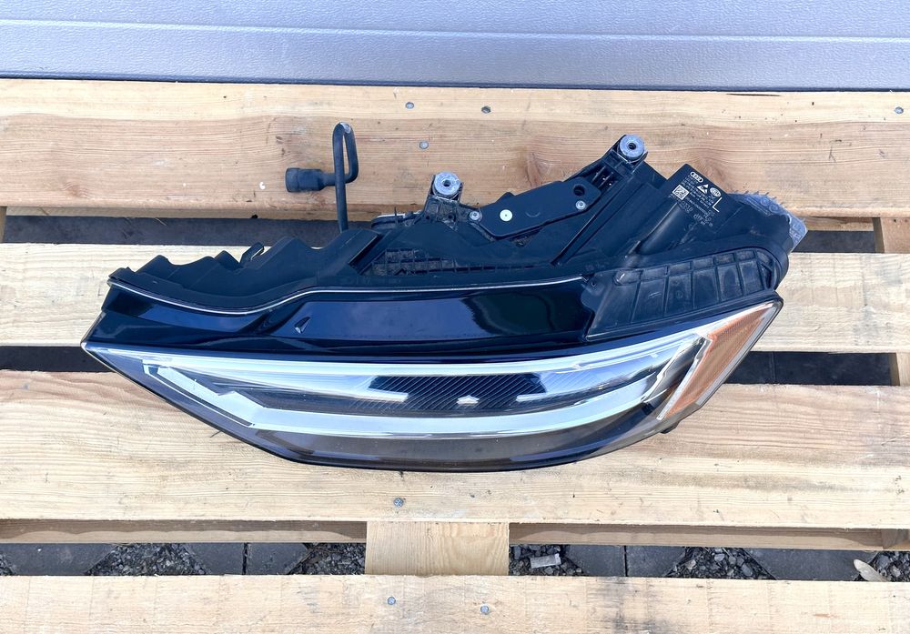 Ляв фар AUDI A8 D5 4N0941033B