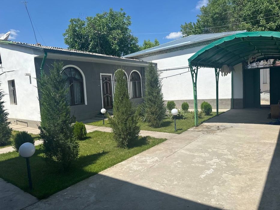 Ракат махаллада 4.5 сотих уй сотилади.