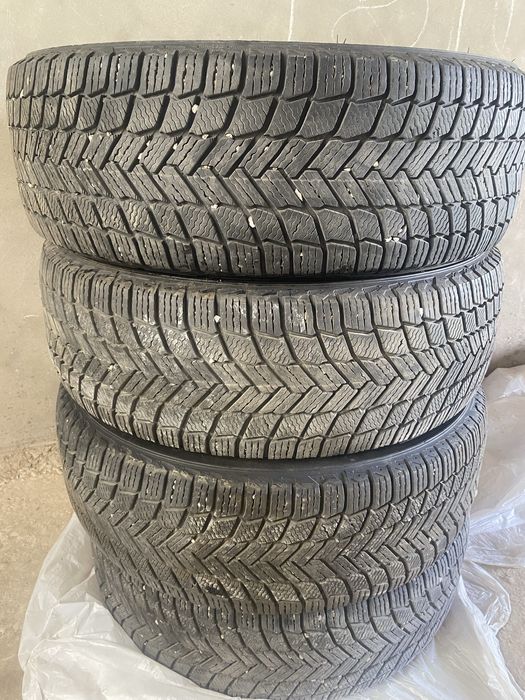 Продам зимние шины Michelin 235/55 R20