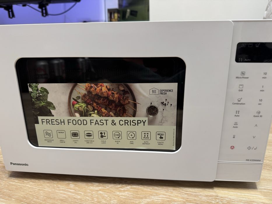 Cuptor microunde cu grill PANASONIC NN-K35NWMEPG, 24l, 900W, alb+CADOU