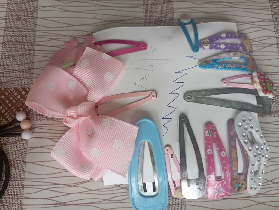 Запазени момичешки фиби и ластици