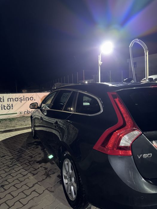 se vinde Volvo v60 D3
