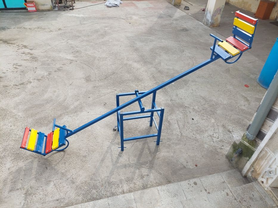 Vând produse de joacă pentru copii leagăn balansoar carusel bănci
