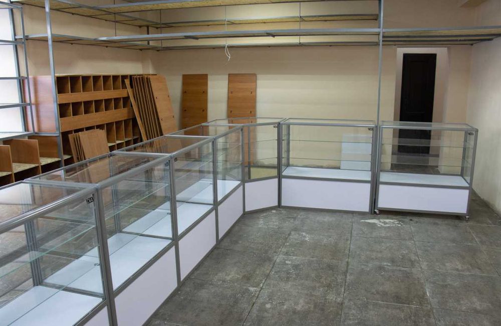 Oynaly prilavkalar, Акция, savdo uskunalari vitrinalar