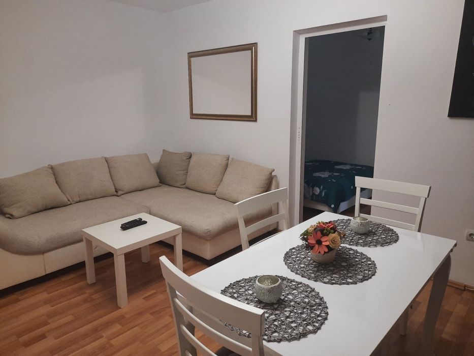 Închiriez apartament