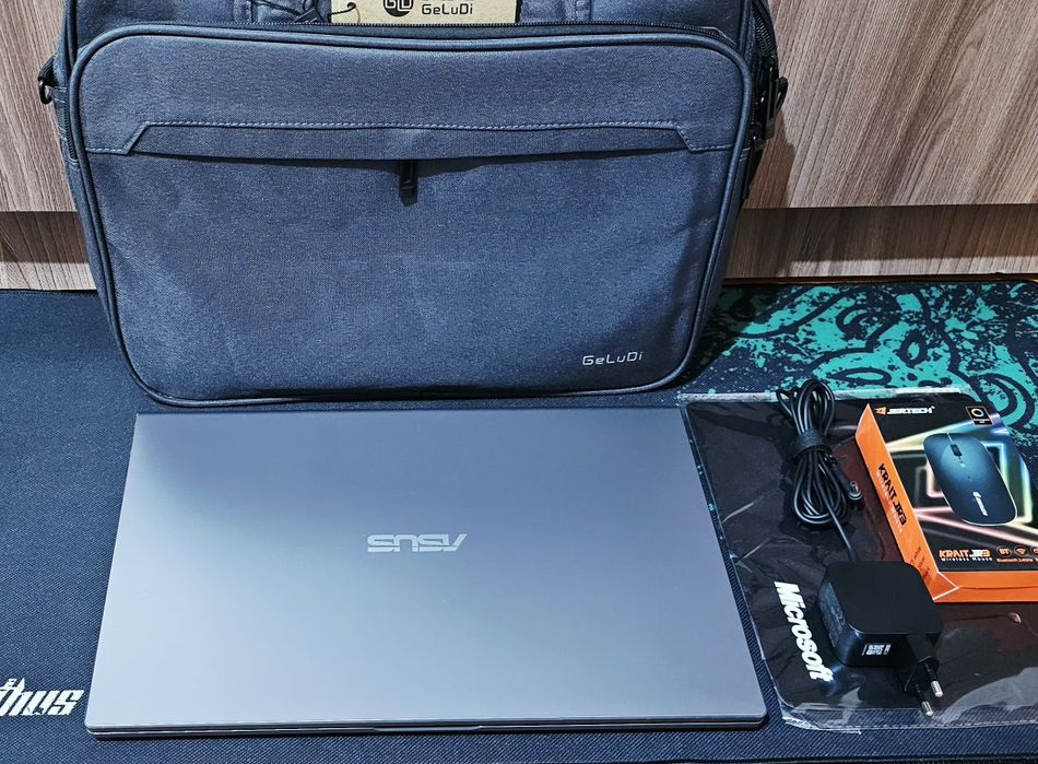 Asus Go15 ozu8,ssd256 11 Gen! Ultrabook!