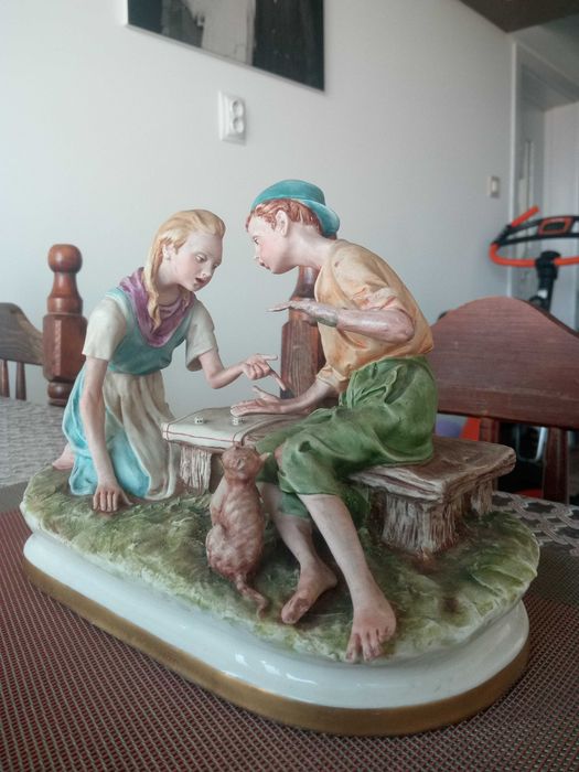 Прекрасно антикварно предложение.Порцелан.