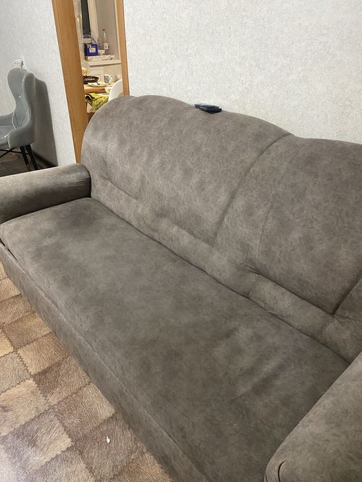 Продам диван и кресло .