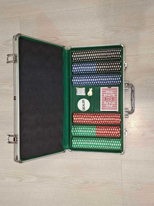 Покер комплект 300 чипа