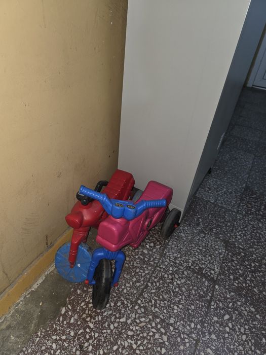 Motoreta de plastic pentru copii