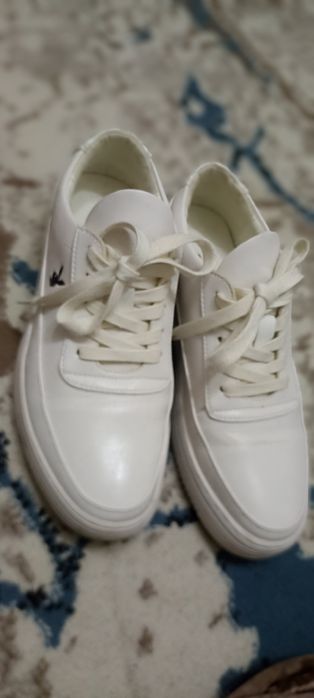 Кроссовки белые. Кожа.38 размер