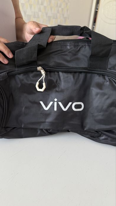 Продам новый телефон vivo  в подарок часы и сумка