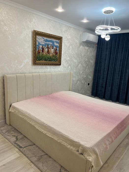 Кровать спальная