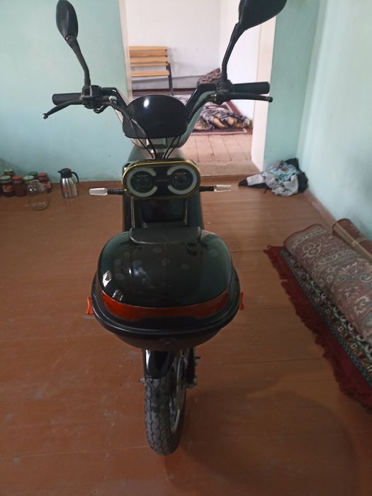 Скутер электронный модел011