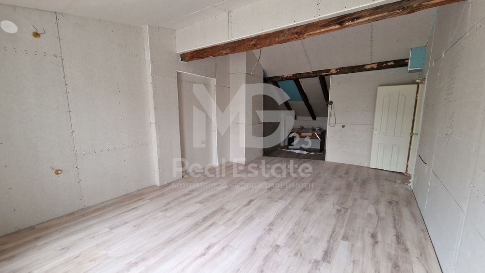 Продава се Етаж от къща в Пловдив, Център - 70 кв.м за 2700 €/кв.м - Снимка #2