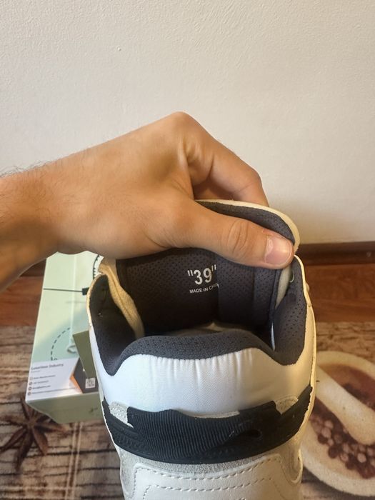 OFF-WHITE Sponge Mid Top White Black