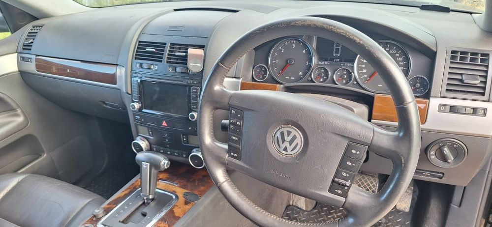 Dezmembrez volkswagen touareg 3.0 v6 BKS facelift