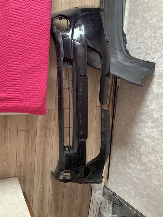 Продам бампер под ремонт