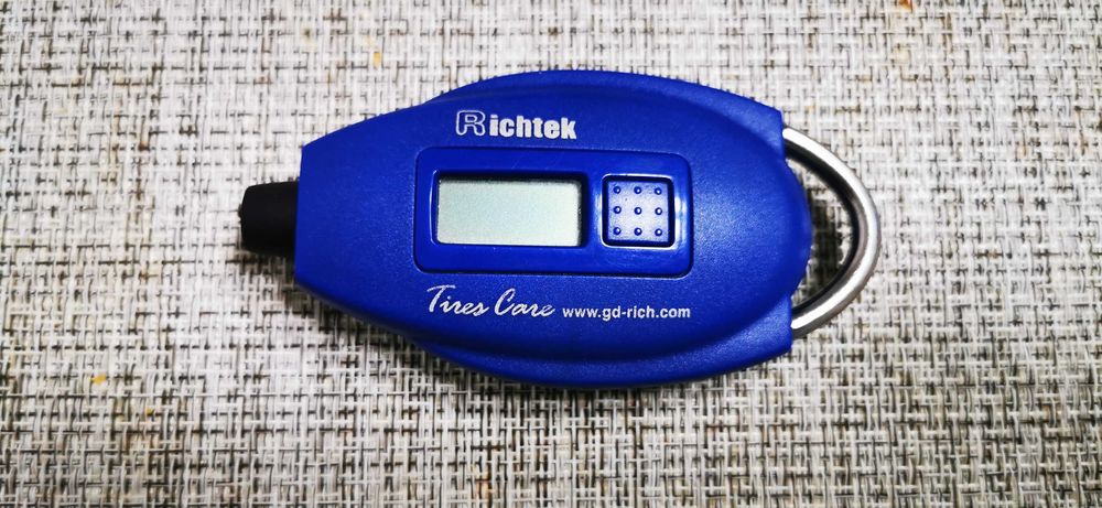 Manometru Auto digital pt. verificat presiunea din anvelope (PSI BAR)