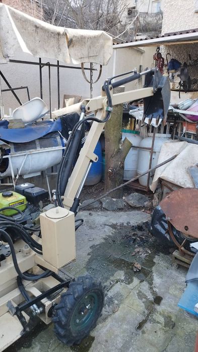 Мини багер до метър и половина