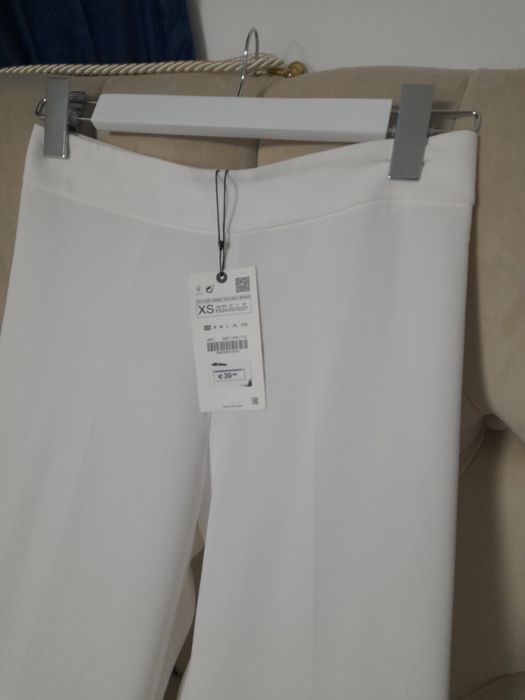 Pantaloni albi Zara eleganți wide leg cu talie înaltă mărimea M