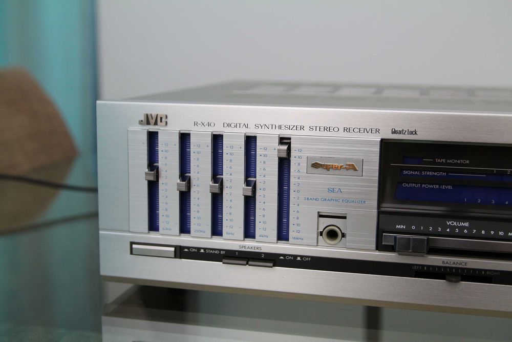 JVC RX-40 receiver cu egalizator 2 X 40 Wati 8 Ohmi
