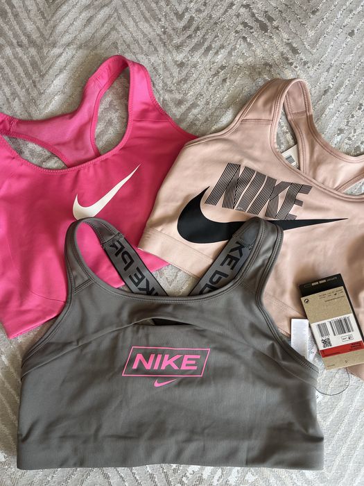 Спортни бюстиета Nike