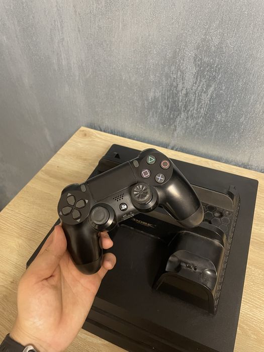 Vand ps4 pro 1T utilizat