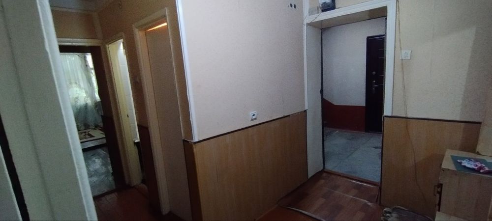 Gazalkent sh. Mustaqillik 38 dom 50 uy. 3 xonali 3 etaj