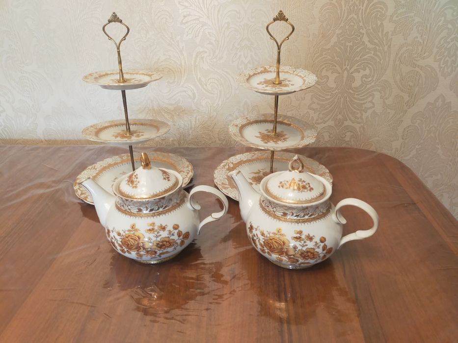 Менажницы 2 штуки . 2 чайника