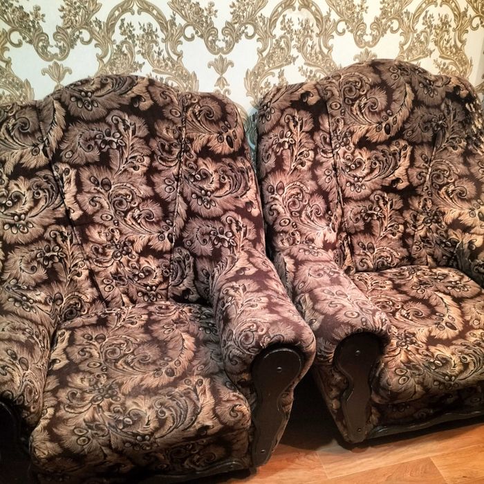 Отдам срочно диван и кресла