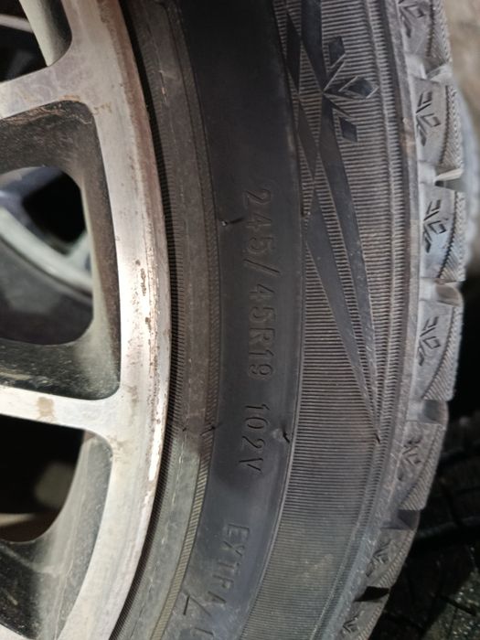 Продам комплект диск с зимние резиной