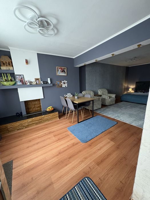 Apartament cu 3 camere,parter,2 intrări,posibilitate spatiu comercial